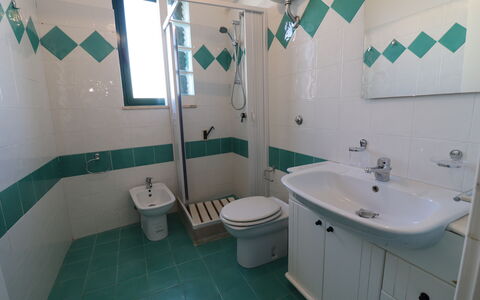 Giulia: Arreglo De Tubería, Piso, Baño, Suelo, Diseño De Interiores, Lavabo, Grifo, Lavabo Del Baño, Plomería, Loseta