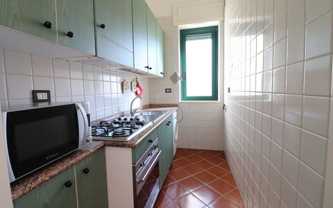 Giulia: Cocina, Electrodoméstico, Estufa De Cocina, Aparato De Cocina, Estufa De Gas, Mostrador, Estufa, Estufa, Departamento, Fregadero