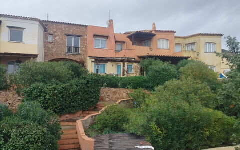 Rocciarossa: Arbusto, Barrio Residencial, Arquitectura, Jardín, Inmuebles, Paisajismo, Hacienda, Suburbio, Villa