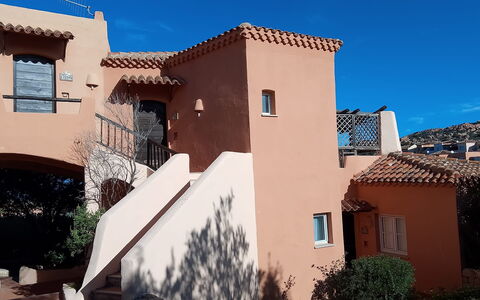 Rocciarossa: Barrio Residencial, Arquitectura, Casa, Casa, Techo, Asentamientos Humanos, Balcón, Inmuebles, Sombra, Hacienda