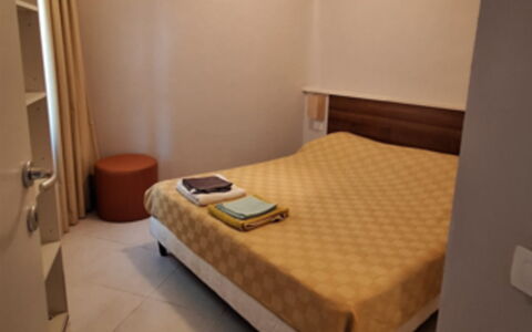 Rocciarossa: Cama, Habitación, Sábana, Lecho, Suelo, Madera, Piso, Diseño De Interiores, Linos, Mueble