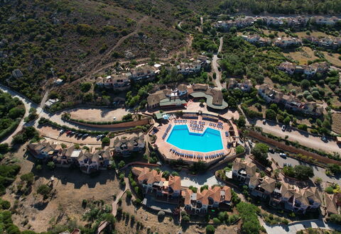 Rocciarossa: Piscina, Recurso, Ocio, Ciudad De Vacaciones, Vacaciones, Inmuebles, Balneario, Eco Hotel, Villa