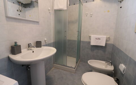 Casa Kalès Otranto – Holiday Home 4 Guests – Ac, W: Piso, Suelo, Diseño De Interiores, Habitación, Lavabo Del Baño, Arreglo De Tubería, Mueble, Lavabo, Techo, Grifo