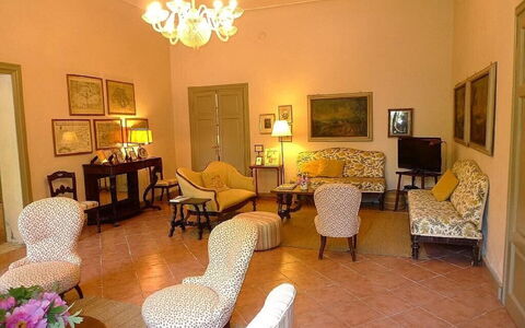 Villa Castellani: Mueble, Diseño De Interiores, Piso, Silla, Suelo, Habitación, Encendiendo, Mesa, Marco, Sala