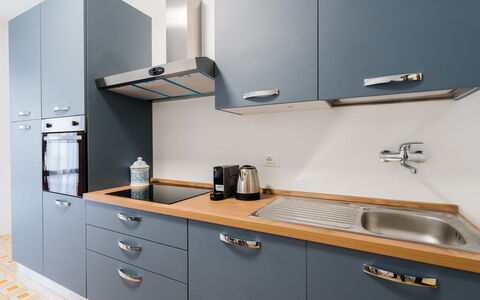 Stella Marina: Cocina, Aparato De Cocina, Gabinetes, Mostrador, Electrodoméstico, Estufa De Cocina, Madera, Estufa, Diseño De Interiores, Fregadero