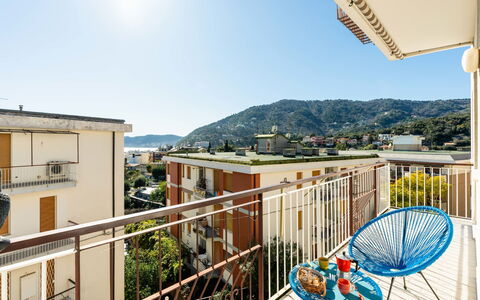 Orizzonte Blu Alassio: Barrio Residencial, Departamento, Balcón, Condominio, Hotel, Ático