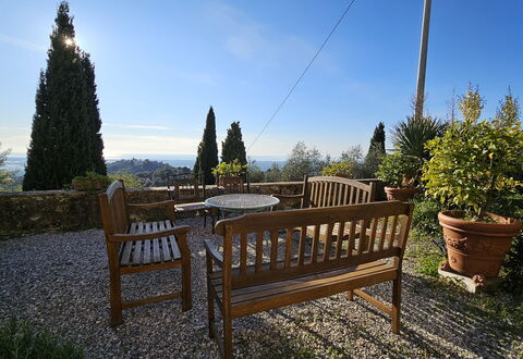 Villa Il Torrazzo, Vista Mare, Massarosa: Mueble, Mueble Para Exteriores, Jardín, Maceta, Silla, Paisajismo, Sombra, Hojas Perennes, Mesa Al Aire Libre