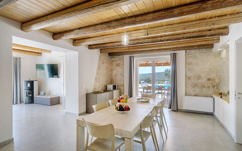 Villa Belvedere: Madera, Mueble, Piso, Diseño De Interiores, Suelo, Silla, Techo, Habitación, Cocina Y Comedor Mesa, Comedor