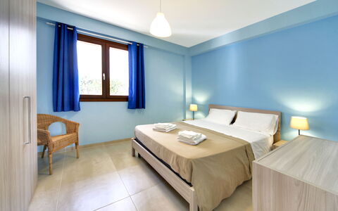 Borgo Vigata 1: Mueble, Diseño De Interiores, Suelo, Departamento, Habitación, Cama, Marco De La Cama, Recurso, Silla, Hotel