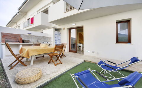 Borgo Vigata 1: Suelo, Piso, Departamento, Sombra, Silla, Manchas De Madera, Balcón, Mueble Para Exteriores, Planta De Casa, La Luz Del Día