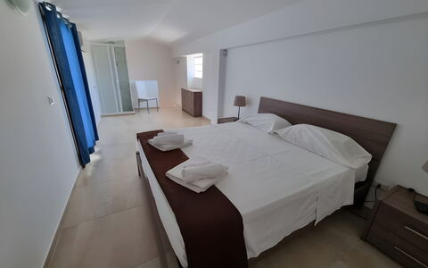 Borgo Vigata 3: Piso, Suelo, Mueble, Diseño De Interiores, Silla, Techo, Departamento, Madera Dura, Manchas De Madera, Suelos De Madera