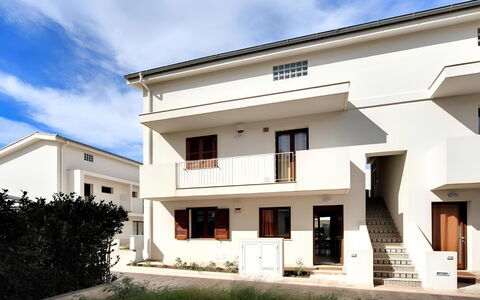 Borgo Vigata 3: Pared, Ventana, Barrio Residencial, Fachada, Barrio, Puerta, Casa, Asentamientos Humanos, Departamento, Balcón