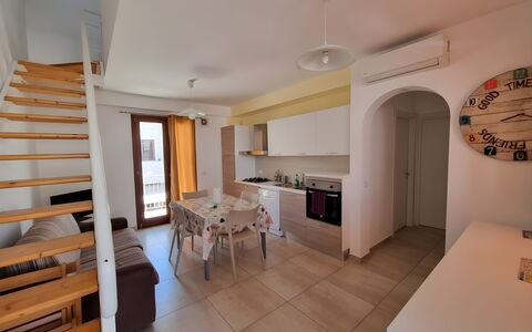 Borgo Vigata 3: Piso, Madera, Suelo, Diseño De Interiores, Mueble, Departamento, Manchas De Madera, Habitación, Puerta, Techo
