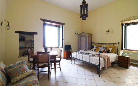 Scilla Centro Storico Otranto: Mueble, Diseño De Interiores, Pared, Habitación, Cama, Piso, Suelo, Techo, Habitación, Encendiendo