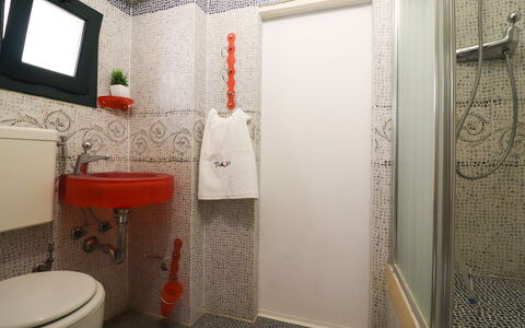 Scilla Centro Storico Otranto: Baño, Asiento Del Baño, Arreglo De Tubería, Pared, Baño, Lavabo Del Baño, Diseño De Interiores, Lavabo, Suelo, Plomería