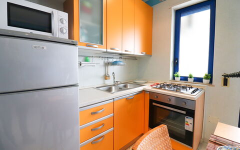 Circe Sea View: Cocina, Aparato De Cocina, Electrodoméstico, Mostrador, Madera, Fregadero, Estufa De Cocina, Gabinetes, Estufa, Diseño De Interiores