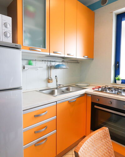 Circe Sea View: Cocina, Aparato De Cocina, Electrodoméstico, Mostrador, Madera, Fregadero, Estufa De Cocina, Gabinetes, Estufa, Diseño De Interiores