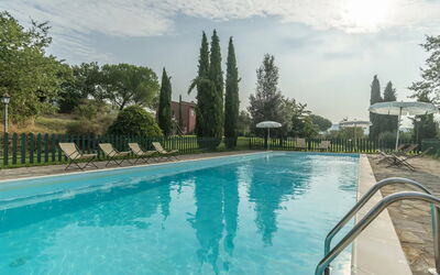 Agriturismo le Case Rosse di Montebuono: Piscina, Arbusto, Jardín, Paisajismo, Sombra, Eco Hotel, Mueble Para Exteriores, Recurso, Hacienda
