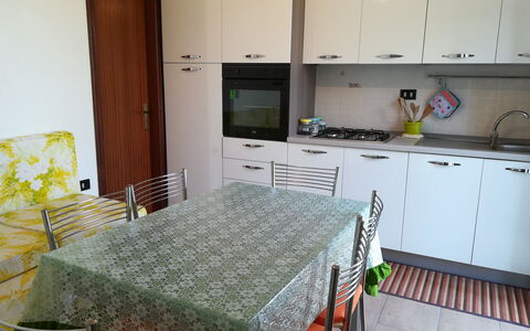 Villa Maddalena: Piso, Mueble, Diseño De Interiores, Suelo, Madera, Cocina, Electrodoméstico, Aparato De Cocina, Habitación, Mostrador