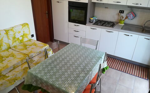Villa Maddalena: Piso, Diseño De Interiores, Mueble, Suelo, Madera, Habitación, Cocina, Departamento, Aparato De Cocina, Electrodoméstico