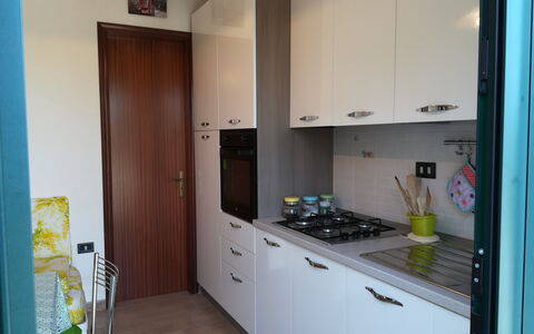 Villa Maddalena: Electrodoméstico, Cocina, Piso, Aparato De Cocina, Diseño De Interiores, Mostrador, Suelo, Gabinetes, Electrodoméstico, Estufa De Cocina
