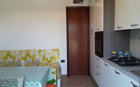 Villa Maddalena: Piso, Diseño De Interiores, Suelo, Madera, Mueble, Habitación, Encendiendo, Departamento, Cocina, Techo