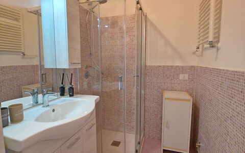 Casa Serena: Lavabo Del Baño, Baño, Lavabo, Arreglo De Tubería, Piso, Suelo, Diseño De Interiores, Grifo, Mueble De Baño, Plomería