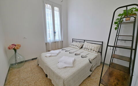 Casa Serena: Pared, Cama, Habitación, Suelo, Piso, Sábana, Lecho, Diseño De Interiores, Marco De La Cama, Mueble