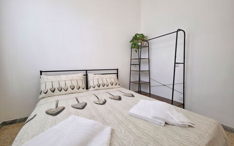 Casa Serena: Cama, Lecho, Habitación, Diseño De Interiores, Sábana, Suelo, Mueble, Pared, Piso, Madera