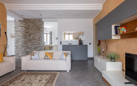Casa Lory, Monteriggioni, Siena: Mueble, Diseño De Interiores, Piso, Sofá, Pared, Suelo, Sala, Madera, Habitación, Techo