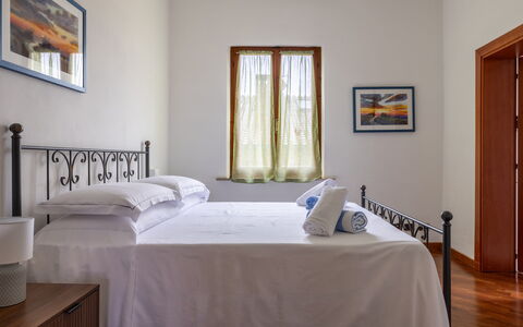 Casa Lory, Monteriggioni, Siena: Diseño De Interiores, Mueble, Cama, Suelo, Habitación, Piso, Lecho, Habitación, Techo, Sábana