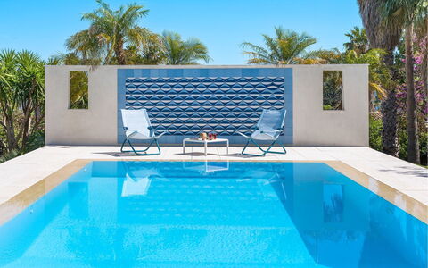 Villa Rebecca: Azul, Piscina, Mueble Para Exteriores, Recurso, Mueble, Material Compuesto, Silla, Eco Hotel, Sombra, Sunlounger