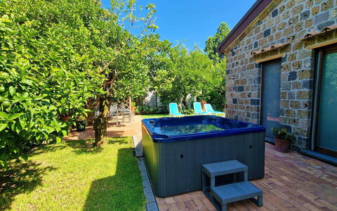 Villa Romantic Garden: Azul, Piscina, Recurso, Material Compuesto, Eco Hotel, Ocio, Fuente De Agua, Jardín, Maceta, Loseta