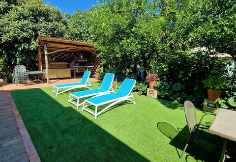 Villa Romantic Garden: Jardín, Arbusto, Mueble, Mueble Para Exteriores, Patio Interior, Sombra, Césped, Eco Hotel, Piscina, Recurso