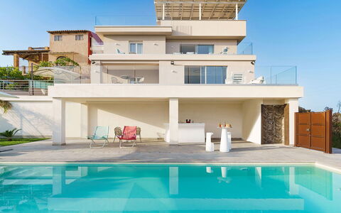 Villa Shelly: Barrio Residencial, Arquitectura, Casa, Inmuebles, Piscina, Material Compuesto, Balcón, Villa, Departamento, Recurso