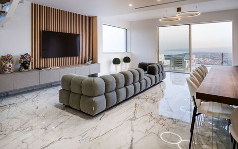 Villa Shelly: Mueble, Diseño De Interiores, Piso, Pared, Suelo, Madera, Techo, Sala, Mesa, Encendiendo