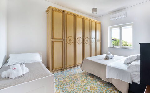 Casa Iago: Suelo, Piso, Diseño De Interiores, Habitación, Departamento, Habitación, Techo, Cama, Moldura, Lecho