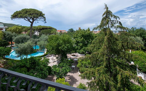 Casa Iago: Árbol, Jardín, Césped, Paisajismo, Sombra, Yarda, Parque, Patio Interior, Hacienda, Jardín Botánico