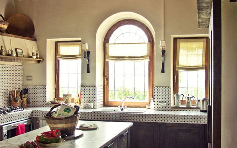 Villa Selvamica: Mueble, Diseño De Interiores, Pared, Piso, Madera, Techo, Cocina, Suelo, Encendiendo, Casa