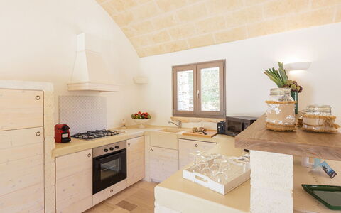 Villa Olivella: Pared, Piso, Diseño De Interiores, Suelo, Casa, Mueble, Techo, Mostrador, Habitación, Cocina