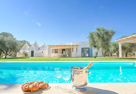 Trulli Heaven: Azul, Inmuebles, Sombra, Césped, Casa De Campo, Paisajismo, Piscina, Villa, Hacienda
