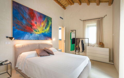 Villa Smeralda: Mueble, Diseño De Interiores, Cama, Pared, Piso, Habitación, Suelo, Madera, Techo, Habitación