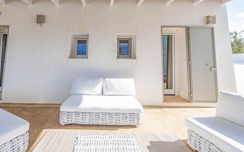 Villa Il Guaceto: Sombra, Diseño, Mueble Para Exteriores, La Luz Del Día, Silla, Balcón, Recurso, Villa, Habitación, Almohada