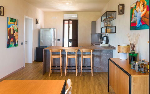 Villa Paprika: Mueble, Diseño De Interiores, Madera, Piso, Cocina Y Comedor Mesa, Suelo, Silla, Mesa, Techo, Comedor