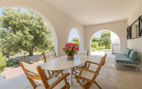 Villa Riva: Mueble, Piso, Diseño De Interiores, Silla, Mesa, Suelo, Cocina Y Comedor Mesa, Techo, Habitación, Comedor