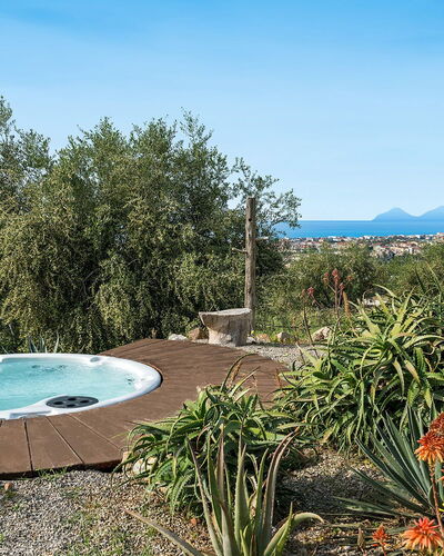 Villa Milo: Piscina, Recurso, Mueble Para Exteriores, Eco Hotel, Ocio, Silla, Paraguas, Paisajismo, Sombra, Ciudad De Vacaciones