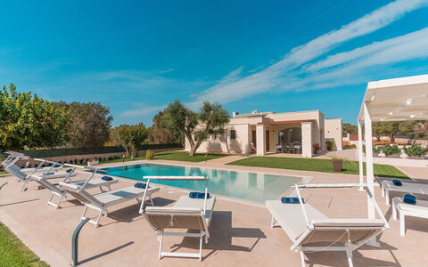 Villa Il Gelsomino: Piscina, Recurso, Barrio Residencial, Inmuebles, Jardín, Paisajismo, Hacienda, Sombra, Villa, Patio