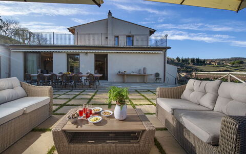 Villa Serena: Mueble, Silla, Mueble Para Exteriores, Balcón, Cubierta, Cocina Y Comedor Mesa, Mesa Al Aire Libre, Patio, Recurso, Eco Hotel