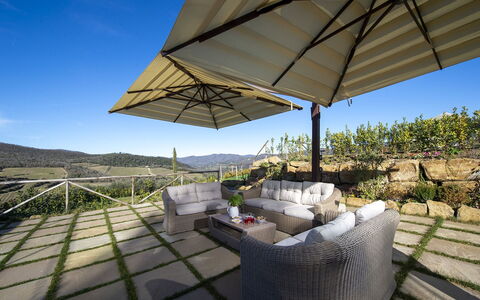 Villa Serena: Mueble Para Exteriores, Mueble, Silla, Paraguas, Mesa Al Aire Libre, Sombra, Losa, Eco Hotel, Jardín, Patio