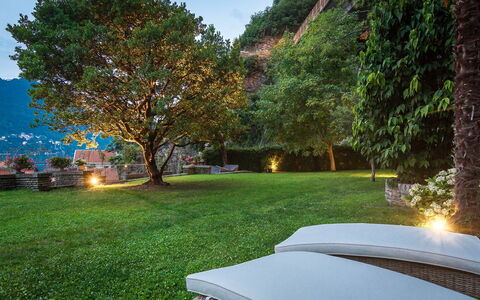 Letizia: Paisaje, Jardín, Cordillera, Mueble Para Exteriores, Hill Station, Luz De Sol, Césped, Paisajismo, Sombra, Eco Hotel